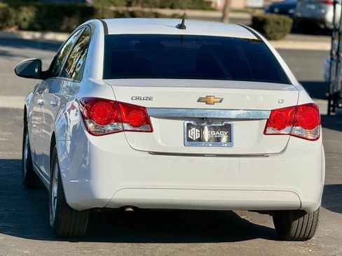 Used 2014 Chevrolet Cruze LT w/ Technology Package image 4
