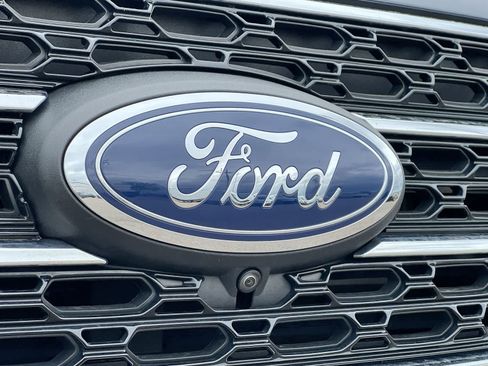Used 2023 Ford Explorer XLT w/ Equipment Group 202A AWD/4WD image 13