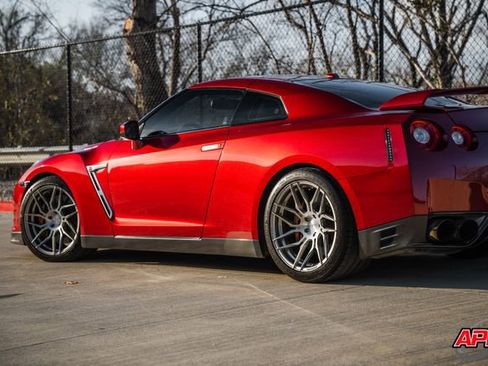 Used 2015 Nissan GT-R Premium image 59