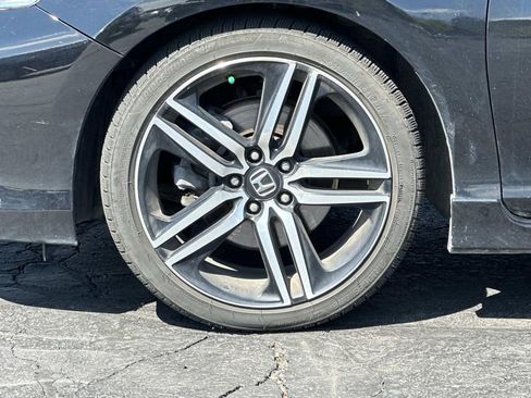 Used 2017 Honda Accord Touring image 9