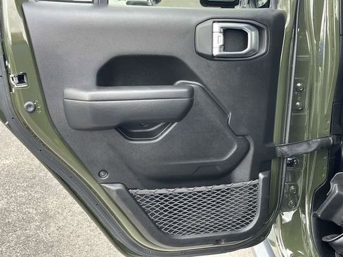 Used 2022 Jeep Gladiator Sport image 16