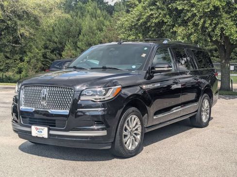 Used 2024 Lincoln Navigator L 4WD image 7