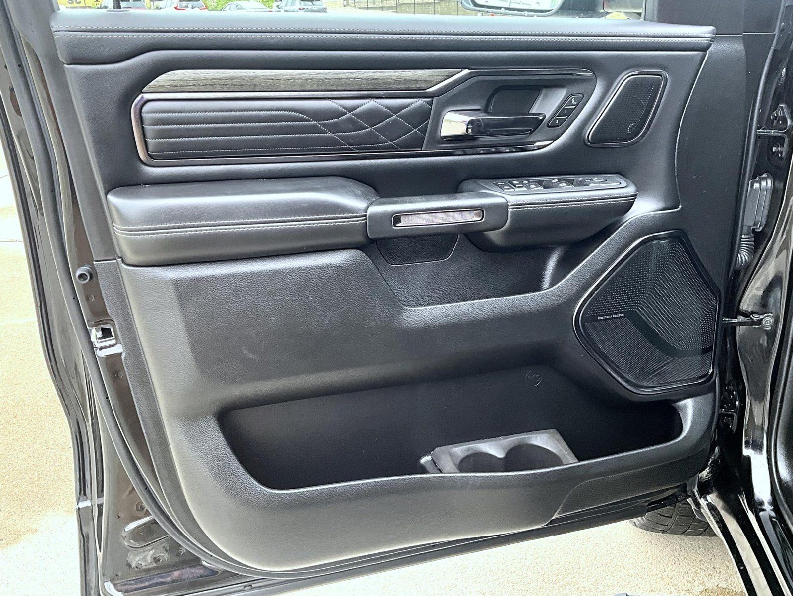 Used 2025 RAM 1500 Limited AWD/4WD image 9