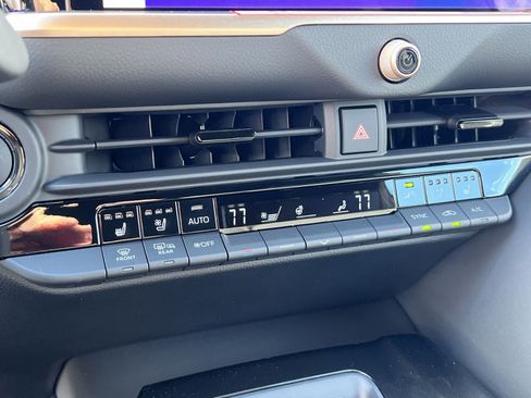 New 2025 Toyota Crown Signia image 16