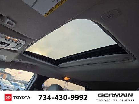 Used 2025 Toyota Sienna XLE image 39