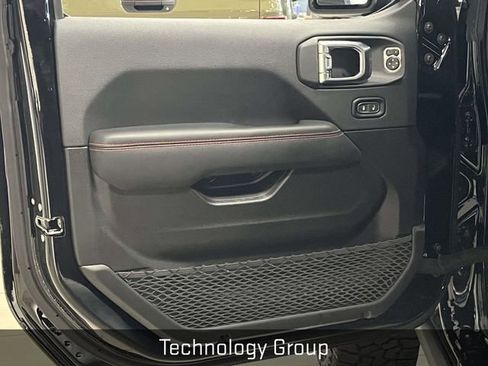 Certified 2025 Jeep Gladiator Rubicon w/ Dual Top Group image 14