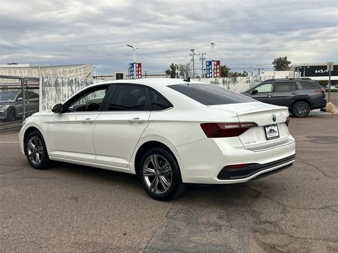Certified 2024 Volkswagen Jetta SE w/ Panoramic Sunroof Package image 4