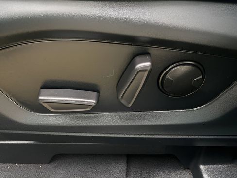 Used 2023 Ford Explorer XLT w/ Equipment Group 202A image 11