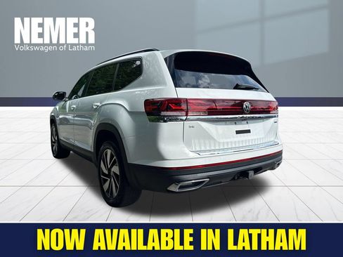 Used 2024 Volkswagen Atlas SE AWD/4WD image 2