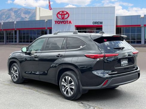 Used 2023 Toyota Highlander XLE AWD/4WD image 5