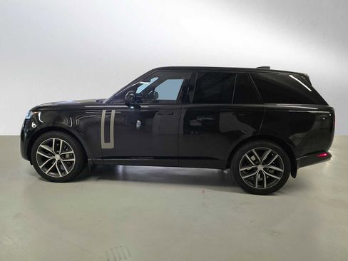 Used 2025 Land Rover Range Rover SE AWD/4WD image 2
