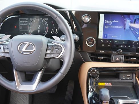 Used 2025 Lexus NX 250 FWD w/ Towing Package (2000 Lbs) image 28