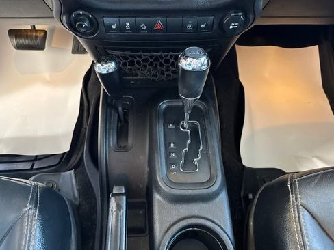 Used 2018 Jeep Wrangler Unlimited Sahara w/ Connectivity Group AWD/4WD image 20