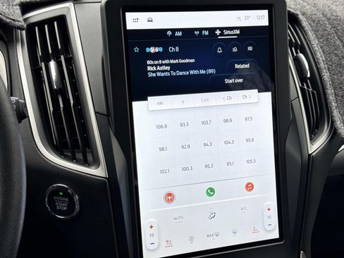 Used 2021 Ford Edge SEL w/ Convenience Package image 9