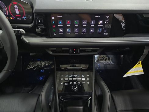 Certified 2025 Porsche Cayenne image 16