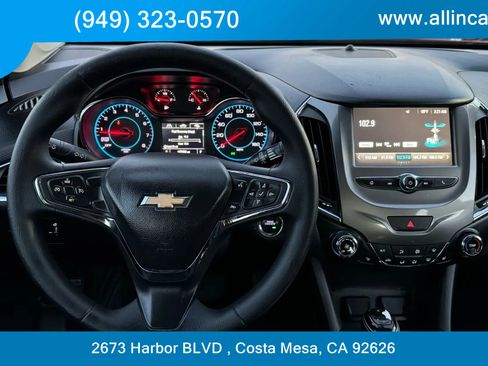 Used 2017 Chevrolet Cruze LT w/ Convenience Package image 9