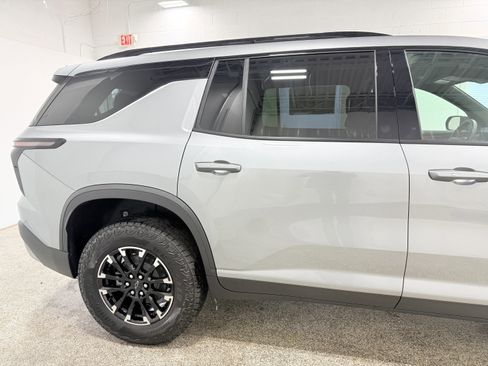 Used 2025 Chevrolet Traverse Z71 w/ Driver Confidence Package image 9