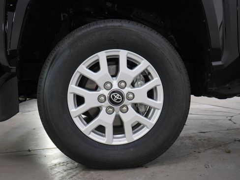 Used 2024 Toyota Tacoma SR AWD/4WD image 26