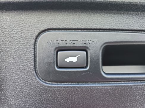 Used 2025 Honda Pilot EX-L image 15