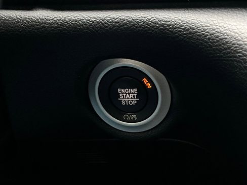 Used 2020 Chrysler Pacifica Touring-L Plus w/ S Appearance Package image 30