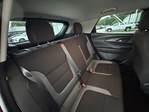 Used 2024 Chevrolet TrailBlazer LT w/ LT Cold Weather Package FWD image 24