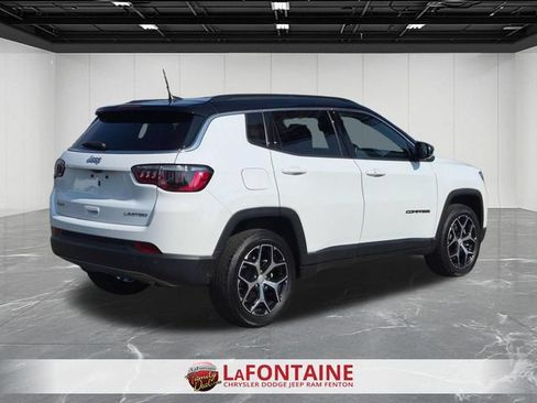 Used 2024 Jeep Compass Limited AWD/4WD image 5
