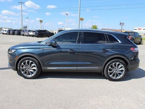 Used 2023 Lincoln Nautilus Reserve image 12