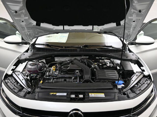 Used 2026 Volkswagen Jetta SE FWD image 9