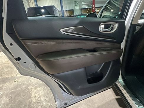 Used 2019 INFINITI QX60 Luxe w/ Essential Package image 16