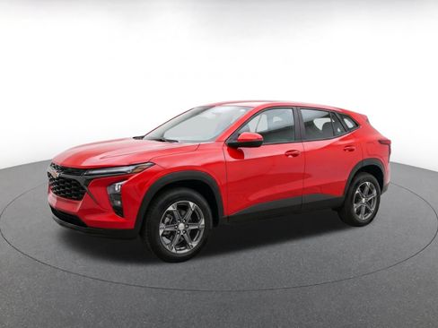 Used 2026 Chevrolet Blazer LT FWD image 3