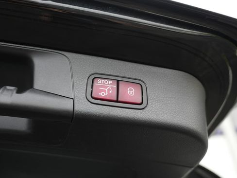 Used 2022 Mercedes-Benz GLB 250 4MATIC image 16