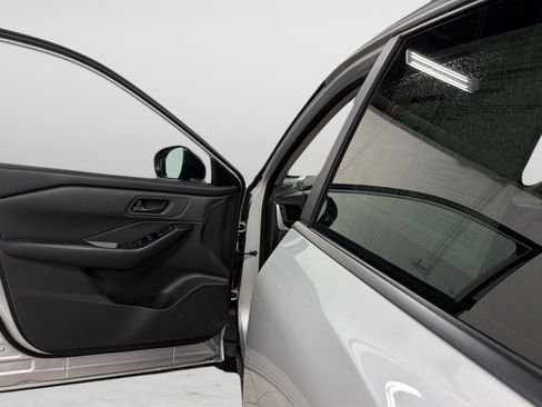 Used 2024 Nissan Rogue S FWD image 14