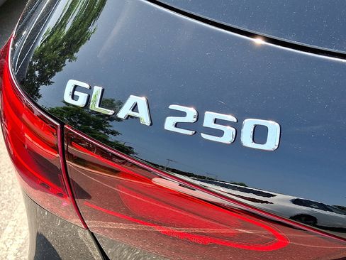 New 2025 Mercedes-Benz GLA 250 4MATIC image 17