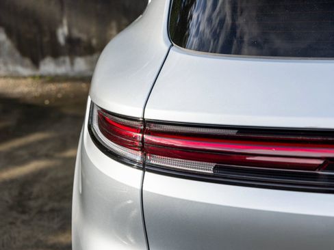 Certified 2025 Porsche Cayenne image 18