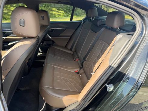 Used 2024 BMW i5 M60 image 13