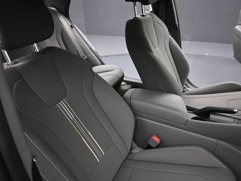 Certified 2025 Hyundai Elantra Sport image 36