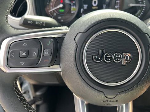 Used 2025 Jeep Wrangler Unlimited Sahara w/ Safety Group AWD/4WD image 32