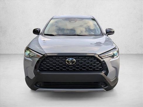 Used 2025 Toyota Corolla Cross L FWD image 2