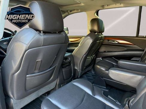 Used 2017 Cadillac Escalade Luxury image 17