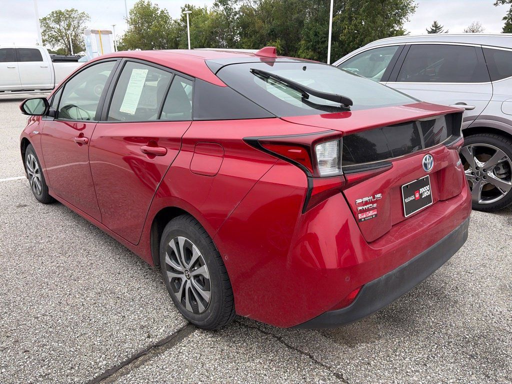 Used 2020 Toyota Prius LE AWD/4WD image 2