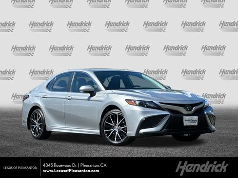 Used 2024 Toyota Camry SE image 1