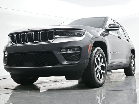 Used 2023 Jeep Grand Cherokee Limited w/ Luxury Tech Group II image 50