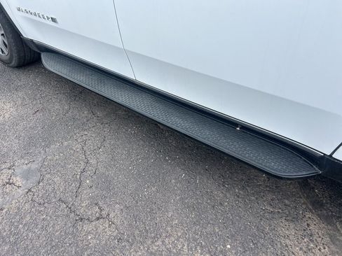 Used 2024 Jeep Wagoneer L Series III w/ Flexible Seating Group image 11