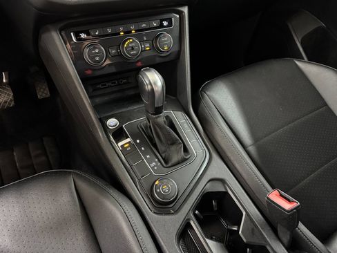 Used 2020 Volkswagen Tiguan SE AWD/4WD image 23