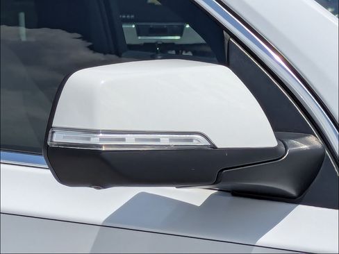 Used 2023 Chevrolet Traverse LT w/ LT Premium Package FWD image 11