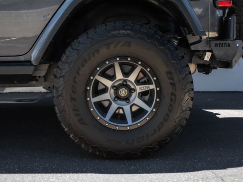 Used 2018 Jeep Wrangler Unlimited Rubicon w/ Dual Top Group image 34