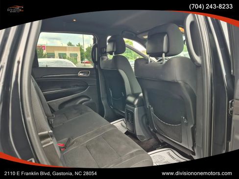 Used 2017 Jeep Grand Cherokee Laredo w/ Quick Order Package 23E AWD/4WD image 14