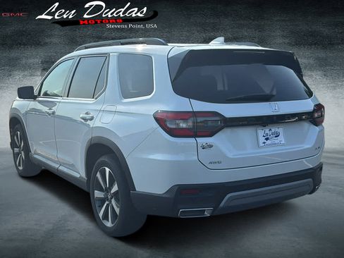 Used 2025 Honda Pilot Elite image 3