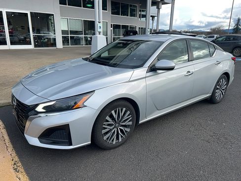 Used 2023 Nissan Altima 2.5 SV image 1