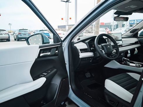 New 2026 Mitsubishi Outlander SE FWD image 16